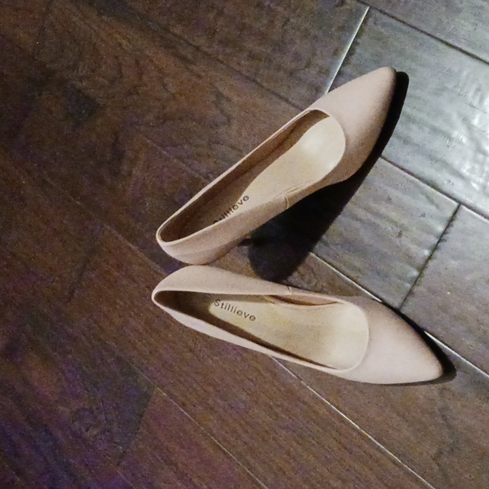 Stillieve tan pointy toe heels